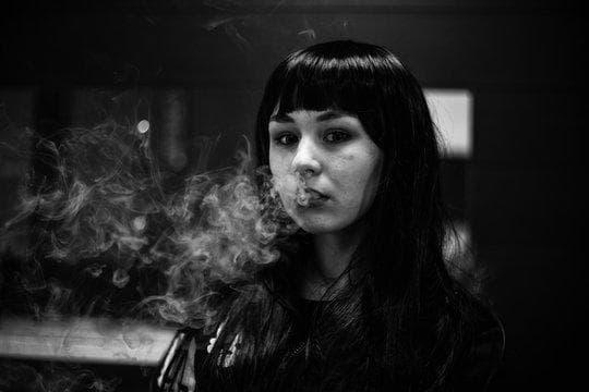 Ultimate guide to bong da truc tiep live streams and what is e cigarette explained for fans and new vapers